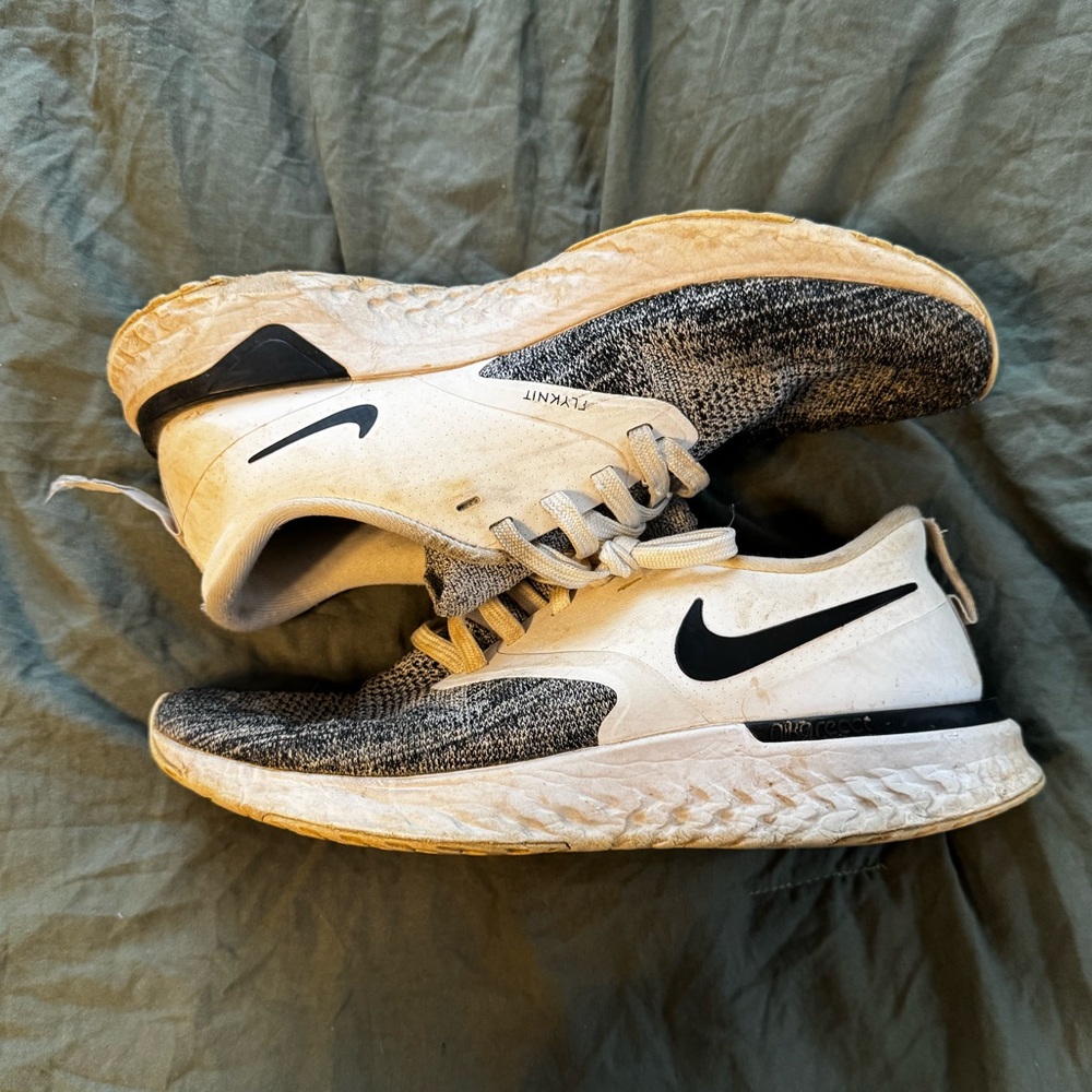 Women’s Black/White/Grey Nike flyknit odyssey shoes, size 8